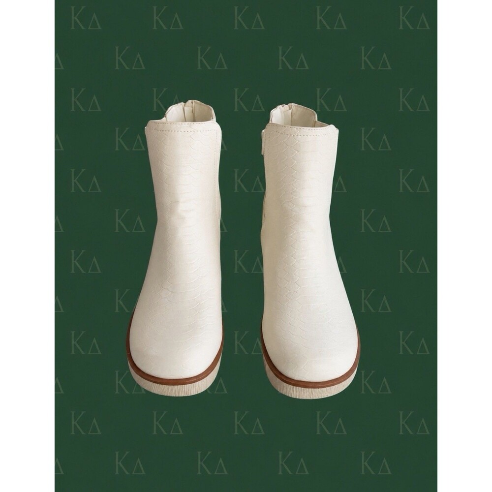 Pierre Dumas Clue Size 8 White Vegan Snakeskin Leather Ankle Boots Zip Closure